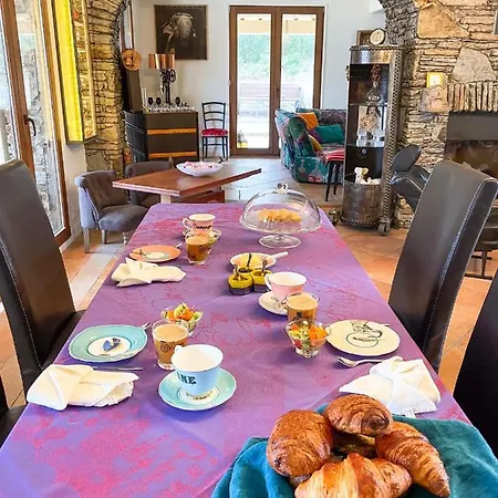 לינה וארוחת בוקר Mas La Marchette *