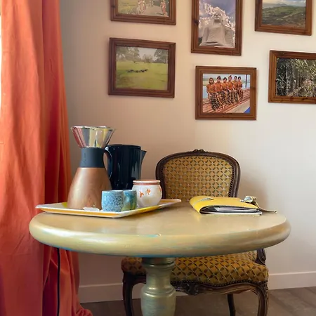 Mas La Marchette לינה וארוחת בוקר Oms