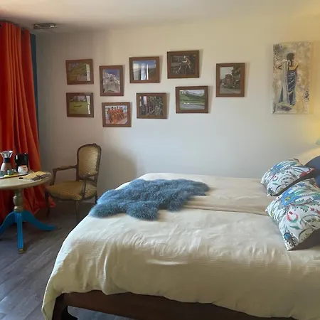 Mas La Marchette לינה וארוחת בוקר